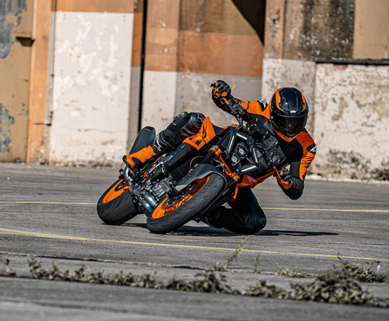 2024-KTM-990-DUKE-Galeria-1